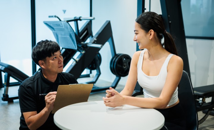 おしゃれなジムで楽しくトレーニングすることができます