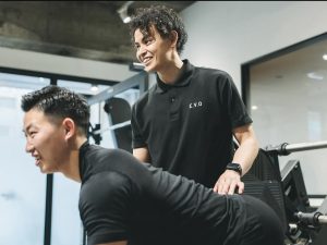 男性トレーナーのよるパーソナルトレーニング指導