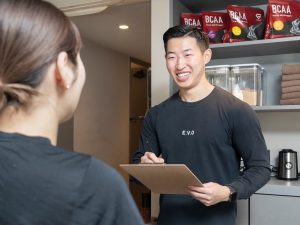 男性トレーナーによるカウンセリング