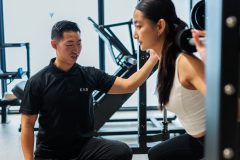 脚のパーソナル トレーニングの様子
