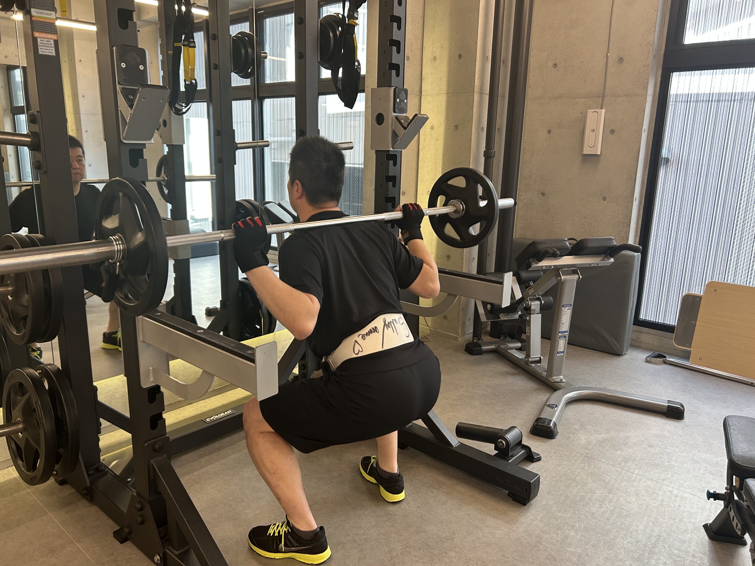 エボのお客様。スクワットをしている様子